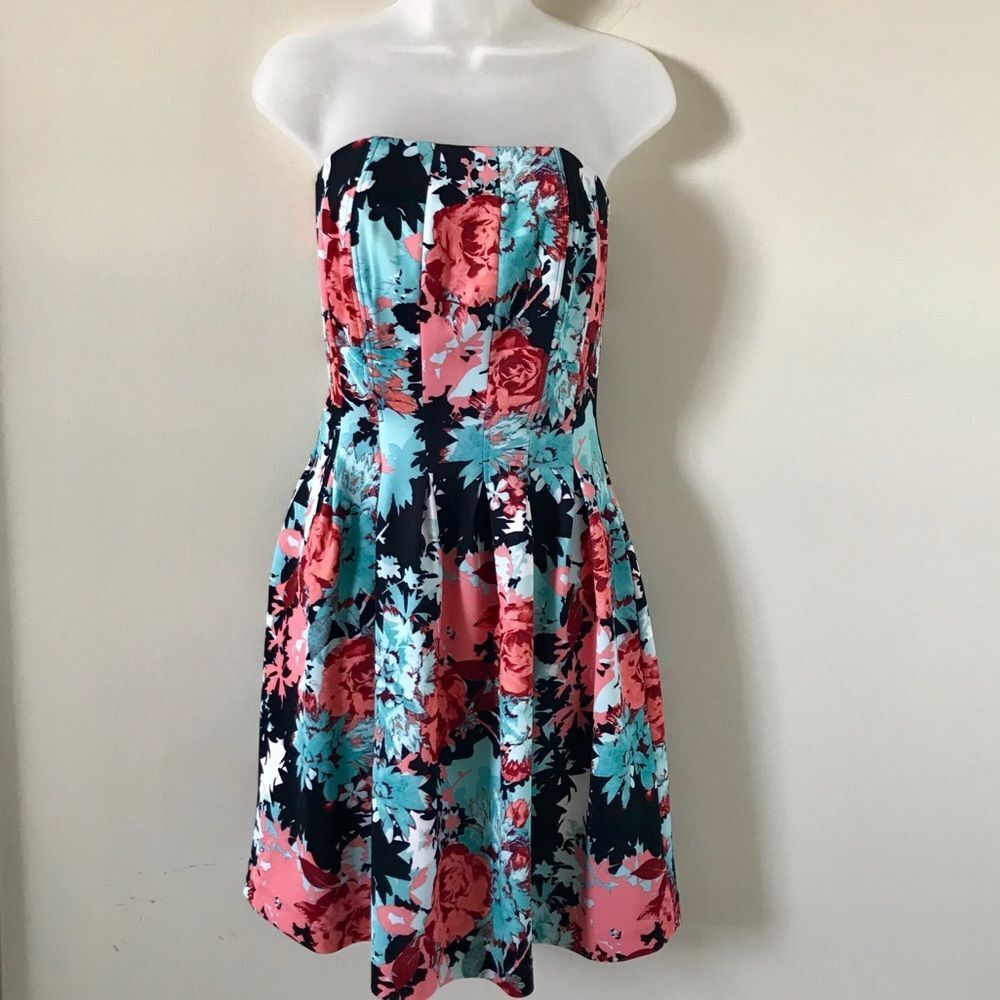 New York & Company Strapless colorful floral dress size medium EUC
